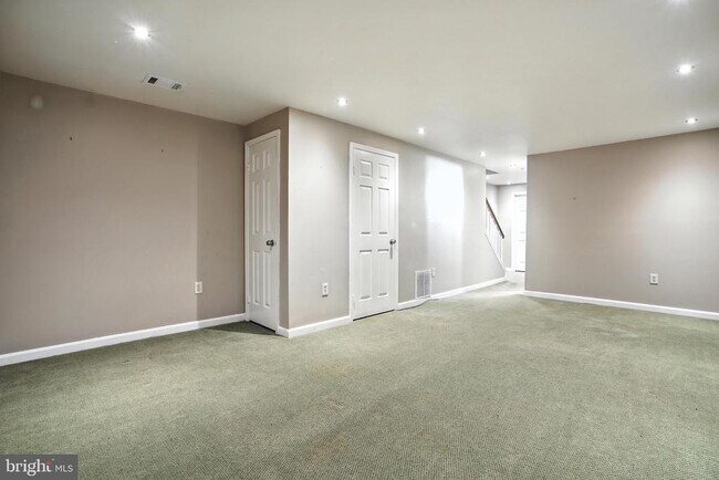 Building Photo - 12863 Mill Brook Ct