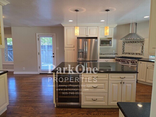 Building Photo - 137 Lombardy Ln