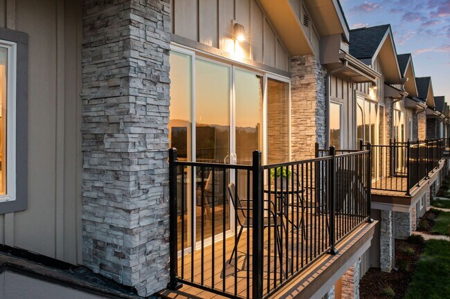 Building Photo - 2213 S Federal Way