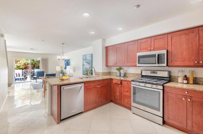 Building Photo - Spacious 4BR/4BA Tri-Level Coastal Townhome | 2 Car Garage | Washer & Dryer | Point Loma