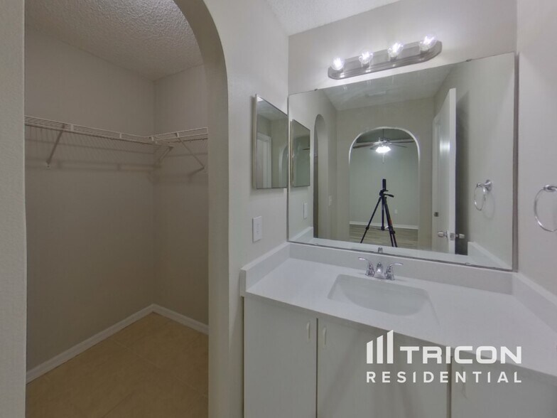 Building Photo - 321 Placid Lake Dr