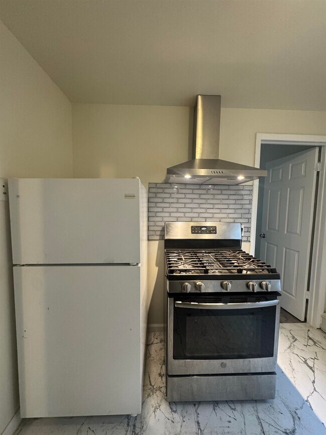 Building Photo - 386 Kennedy Dr