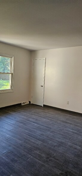 Building Photo - 5843 Ridgebrook Ave SE