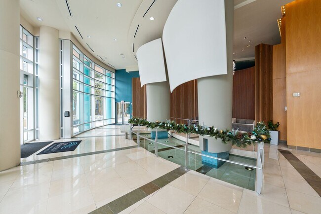 Building Photo - Downtown Orlando One Bedroom with Lake Eola View * * Modernized Waverly Condo