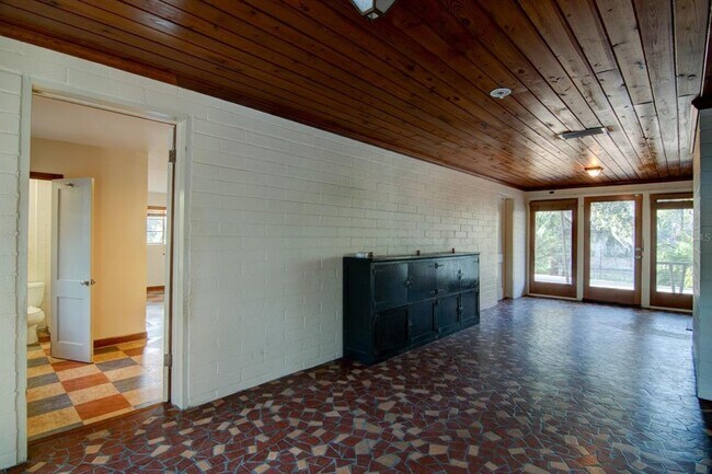 Building Photo - 2049 NW 9th Ave