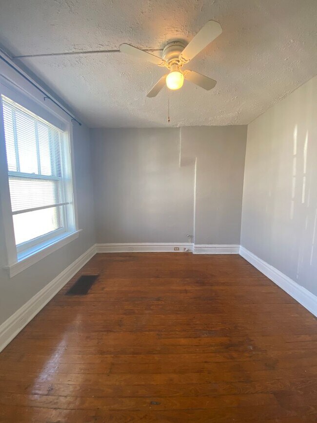 Building Photo - Two Bed/1Bath House