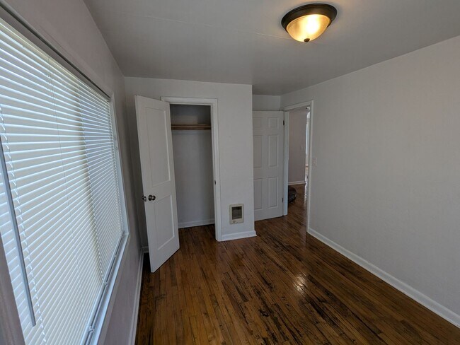 Building Photo - 285 Kenwood Ave NE