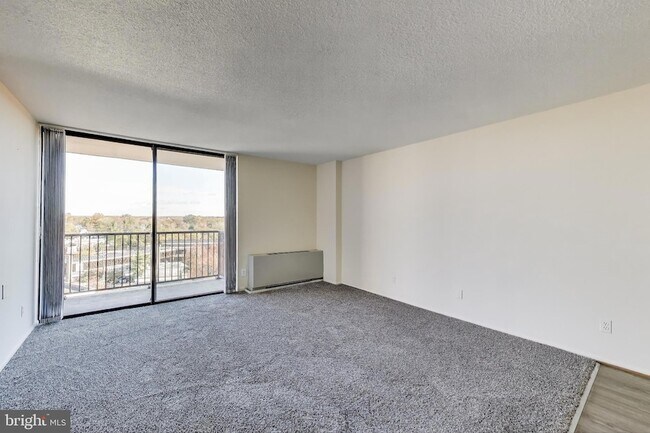 Building Photo - 4 Monroe St