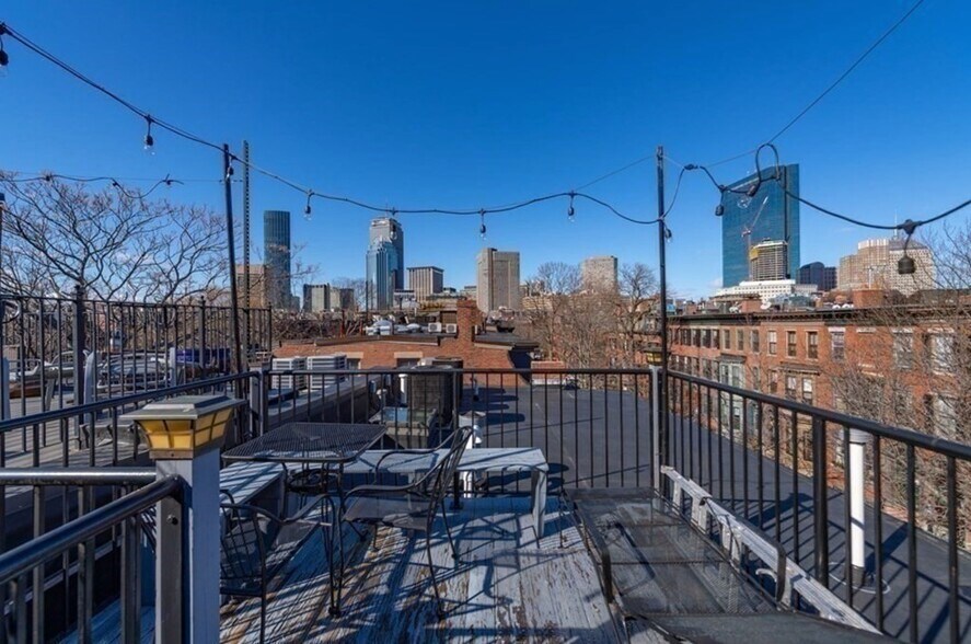 Building Photo - 631 Tremont St