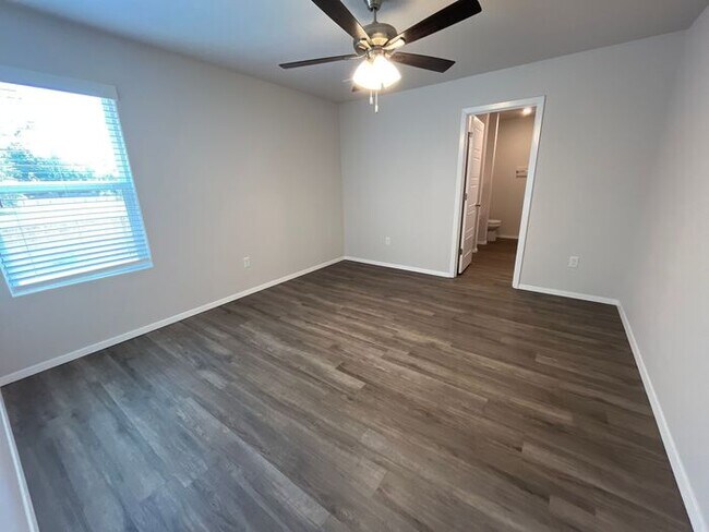 Building Photo - Pre-Leasing Now | Beautiful 3 Bedroom, 2 Bath Home in Barberry Court with Community Playground Ac...