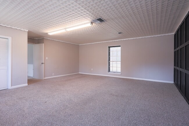 Building Photo - 20427 Lakeside Dr