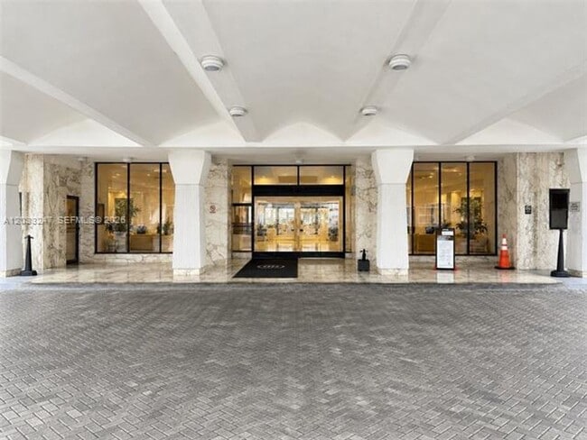 Building Photo - 5700 Collins Ave