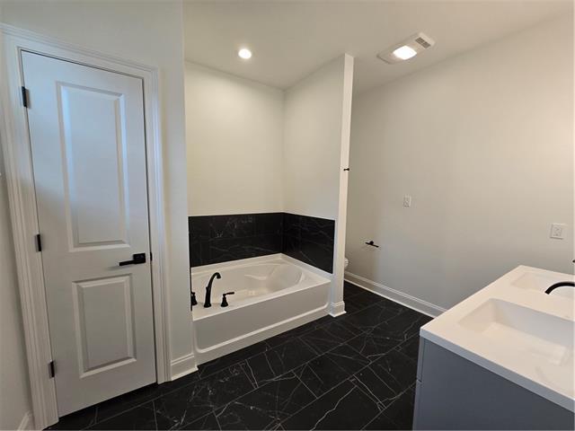 Building Photo - 99 Carolyn Dr