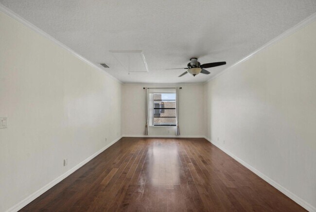 Building Photo - 402 Lakewood Ct