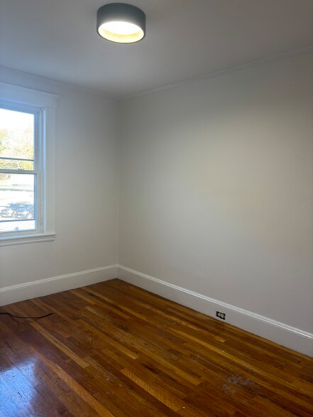 Building Photo - 1308 Pleasant St