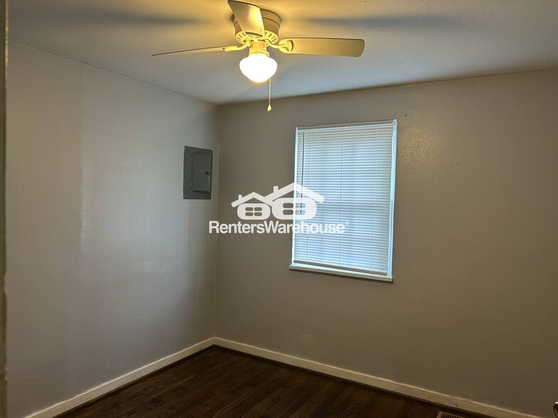 Building Photo - 629 Seminole Cir