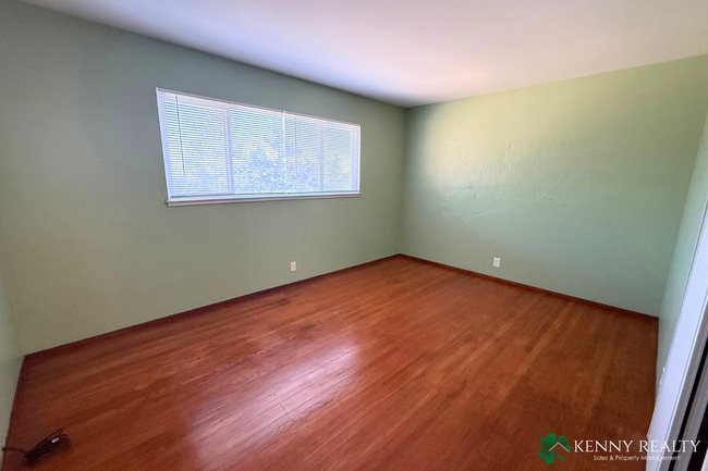 Building Photo - Bright and Spacious 3BD/3BA Home with Bonu...