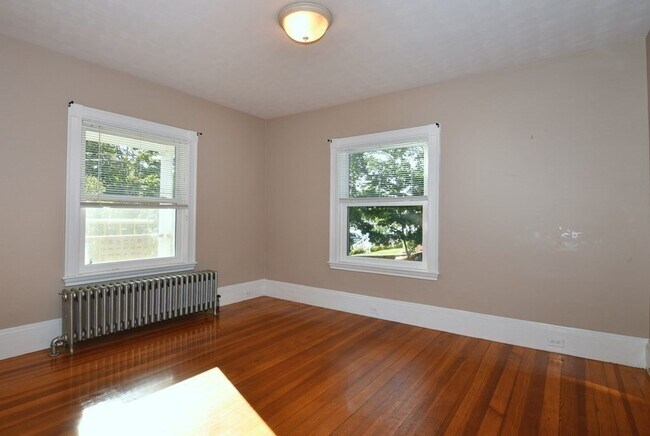 Building Photo - 392 Reedsdale Rd