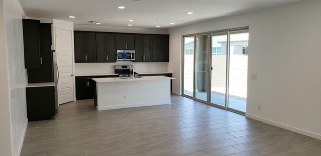 Building Photo - 6 month NEW BELLAMY!