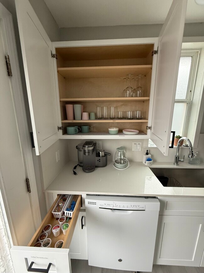 Building Photo - 2819 S Pine St