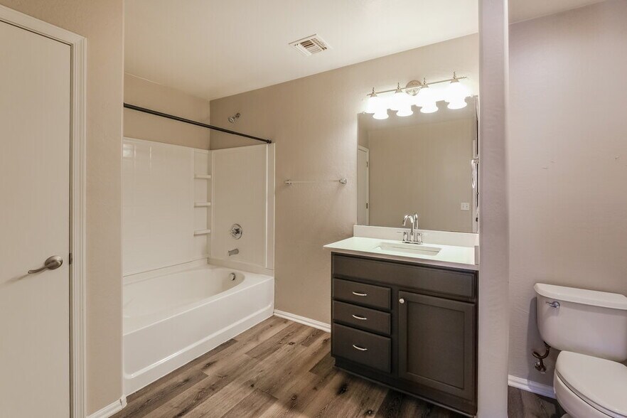 Building Photo - 10911 W Mariposa Dr