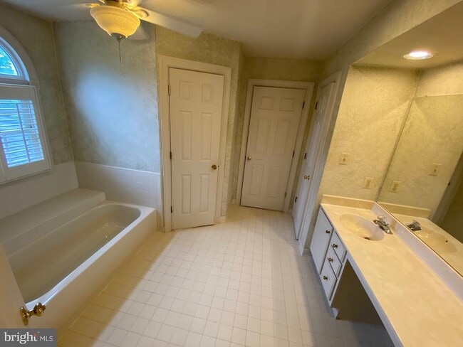 Building Photo - 9621 Bainbridge Ct
