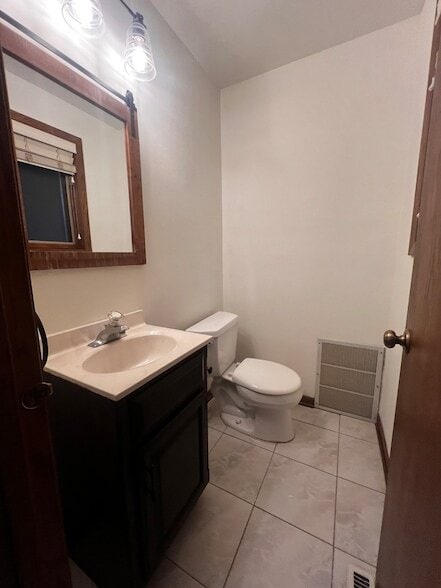 Building Photo - 809 Overlook Dr