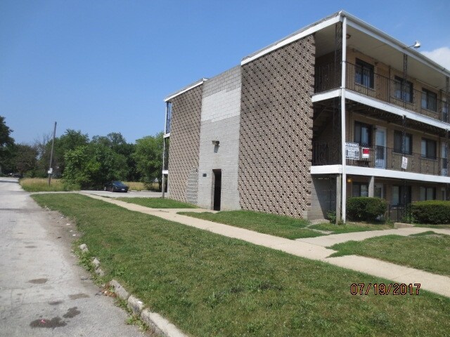 Building Photo - 15945 Lexington Ave