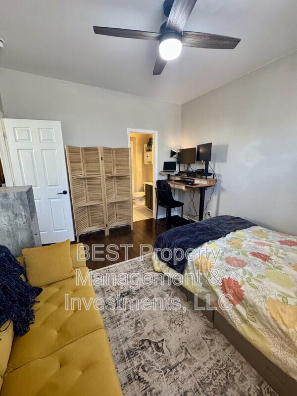 Building Photo - 8130 Kings Creek Dr