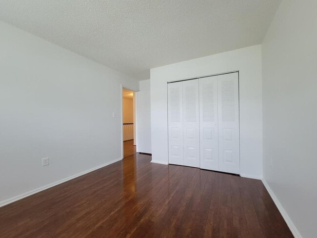 Building Photo - 515 Sheffield Ct