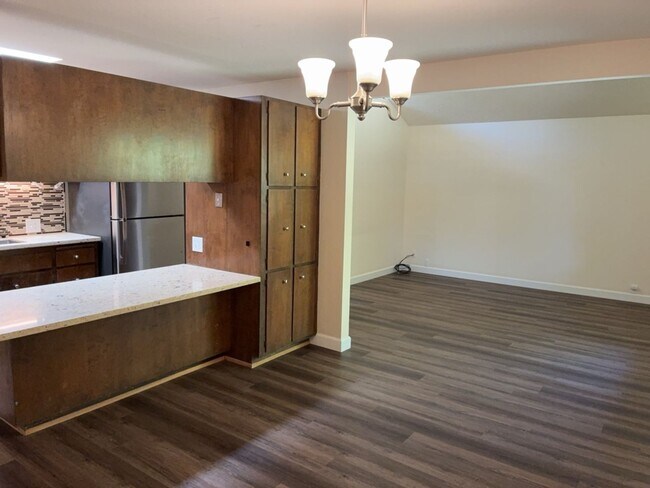 Building Photo - 3 bedroom duplex in North Davis