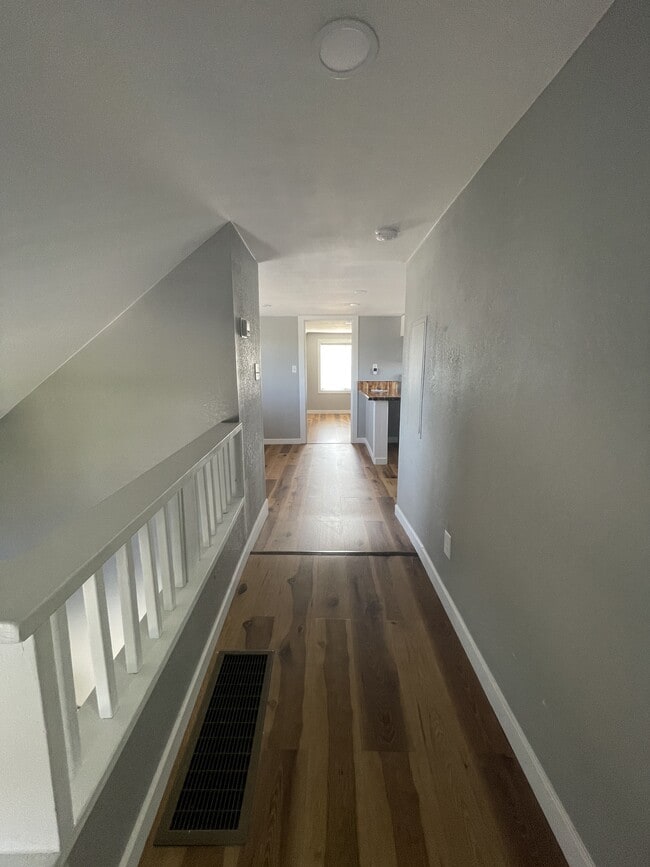 Building Photo - 105 W Summit St