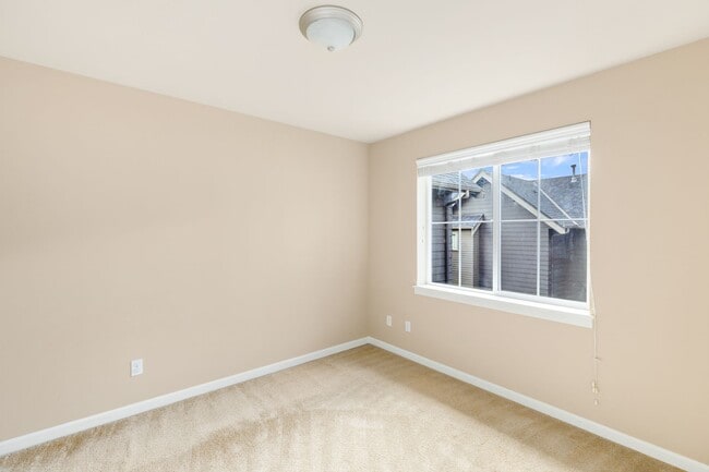 Building Photo - Charming 3 Bedroom Townhome in West Highla...