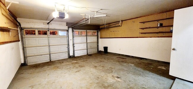 Building Photo - 135 Basswood St