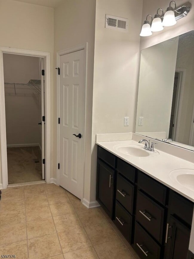 Building Photo - 5 Albert Ct