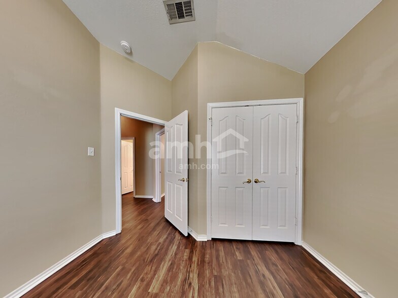 Building Photo - 8820 Sunset Trace Dr
