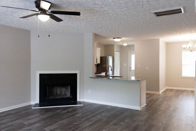 Building Photo - Beautiful Durham Townhome For Rent