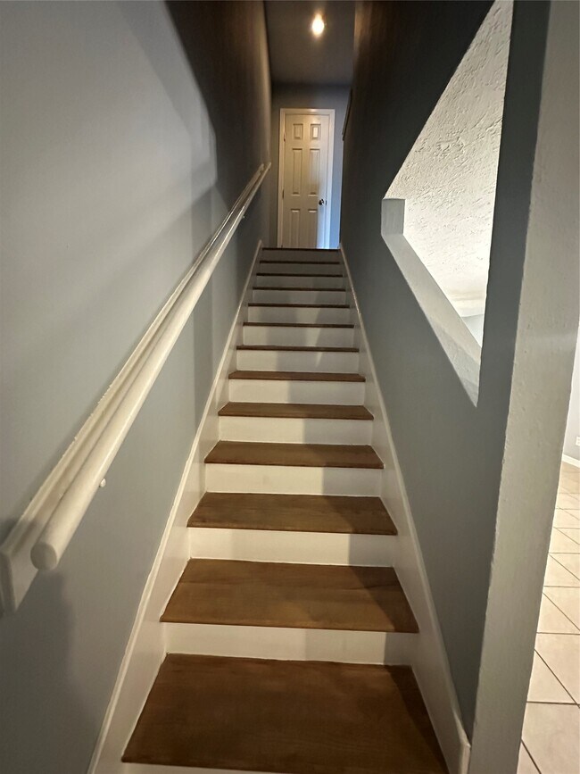 Building Photo - 8636 Village of Fondren