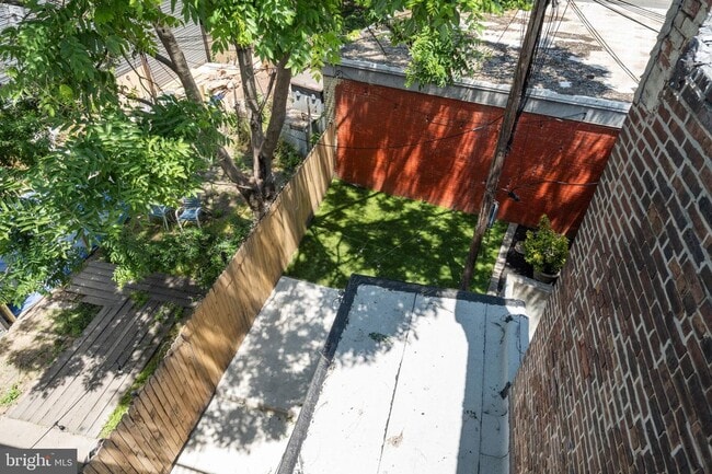 Building Photo - 7 E Oxford St