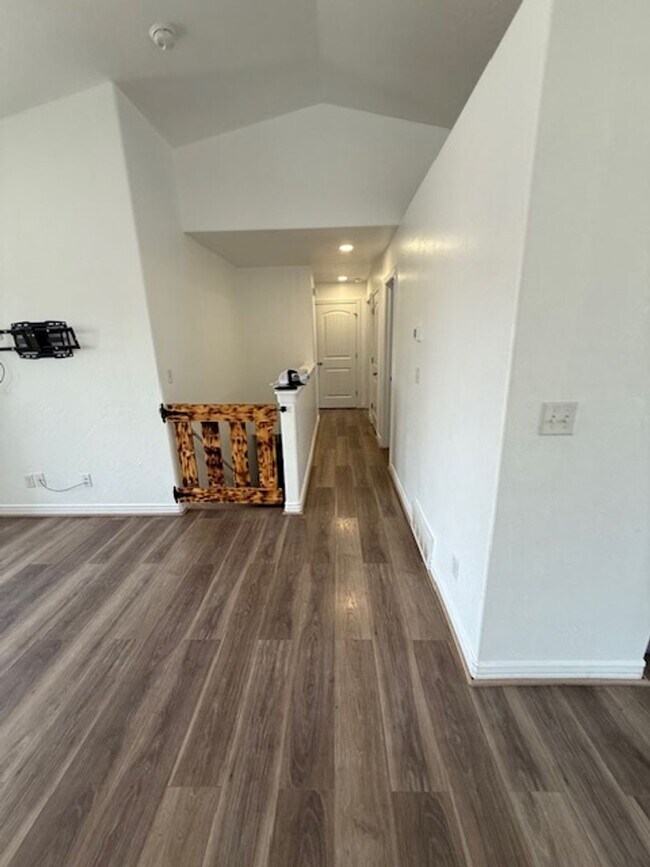 Building Photo - 3 Bedroom Eagle Mountain Home