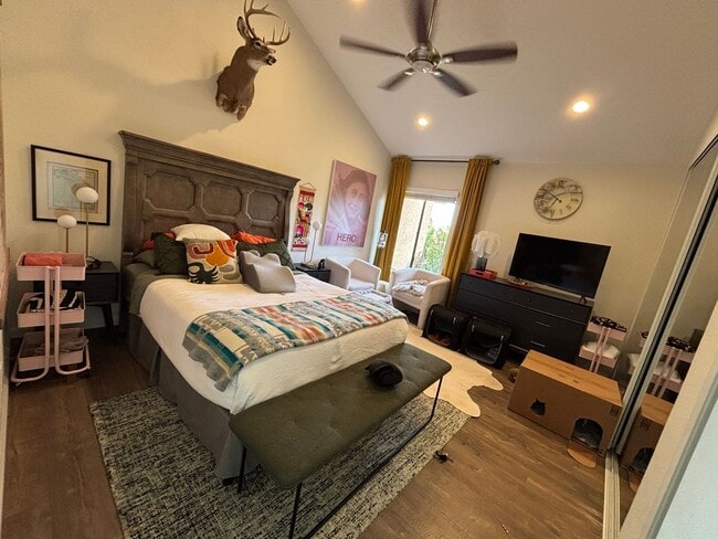 Building Photo - 2 BR / 2.5 Ba Townhome in Lovely Vista La ...