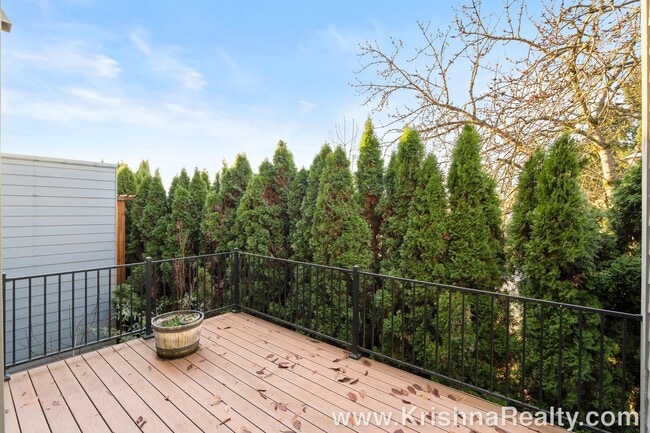 Building Photo - 4 Bedroom 3 Bath Upscale Luxury Fishers Landing Townhome