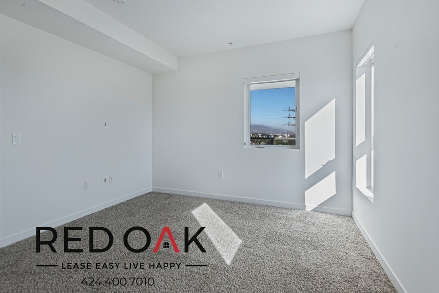 Building Photo - 11405 Chandler Blvd