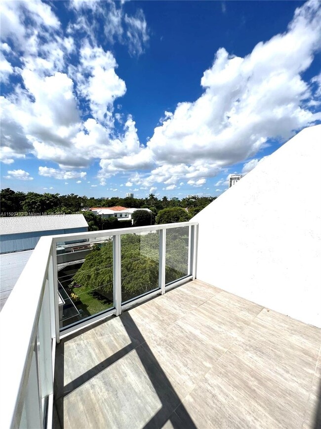 Building Photo - 1650 Brickell Ave