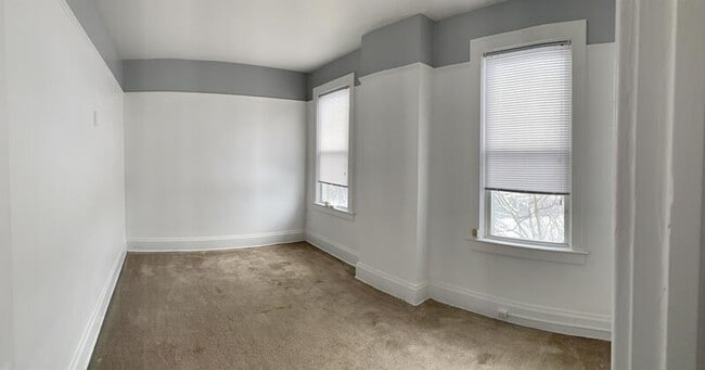Building Photo - 322 Woodlawn Rd