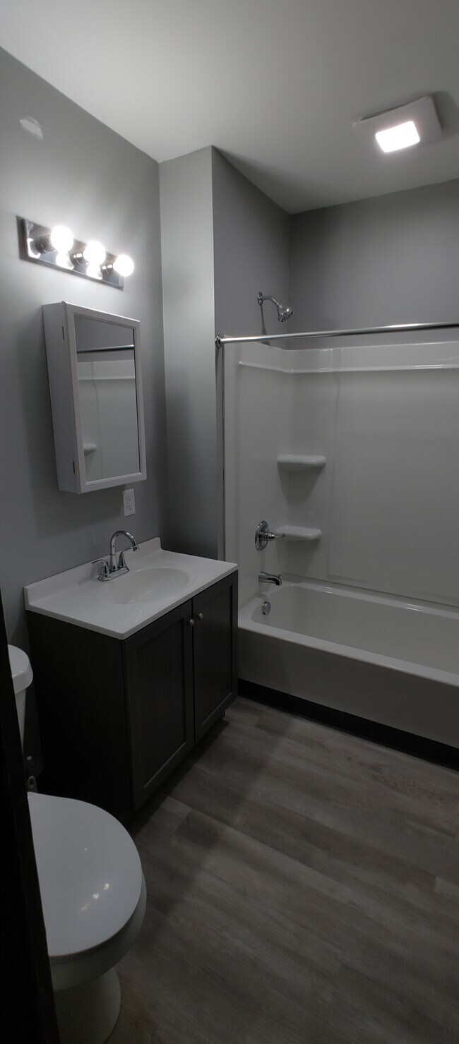 Building Photo - 515 N Howard St