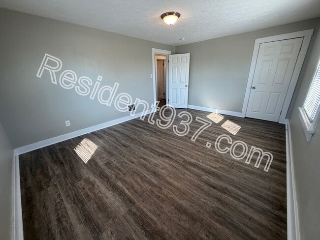 Building Photo - 2 Bed 1 bath Home