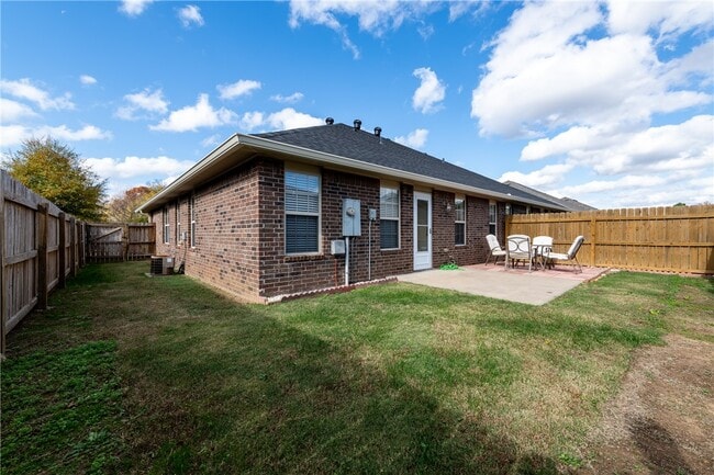 Building Photo - 1582 Willowbrook Dr