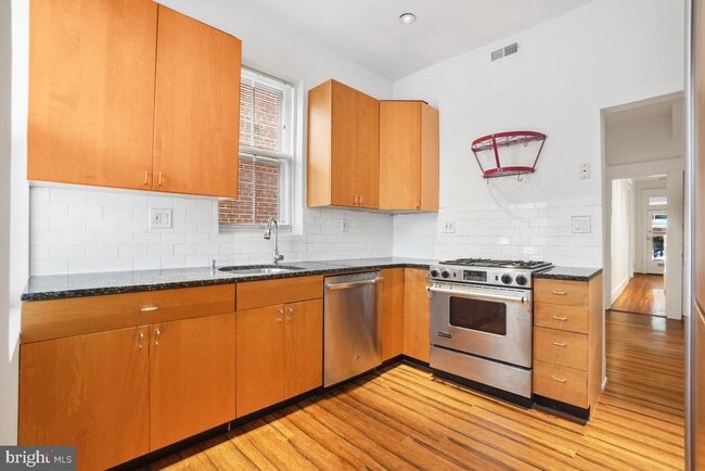 Building Photo - 1411 King St