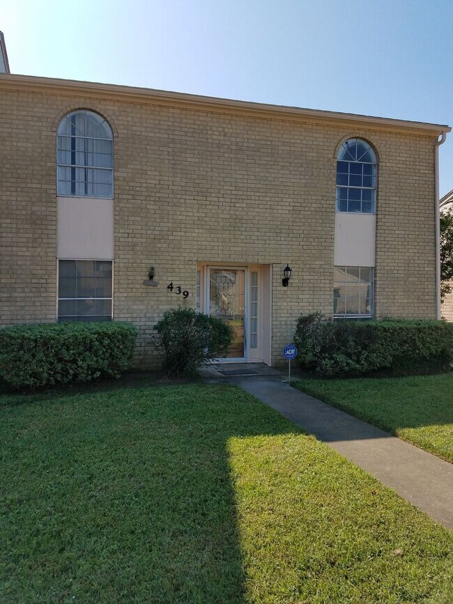 2 Story Townhome in Manion Place 439 Yorktown Ln Beaumont TX 77707